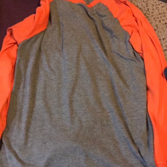 Whole lot of 5 boys long sleeve cat & jack shirts - Picture 5 of 6